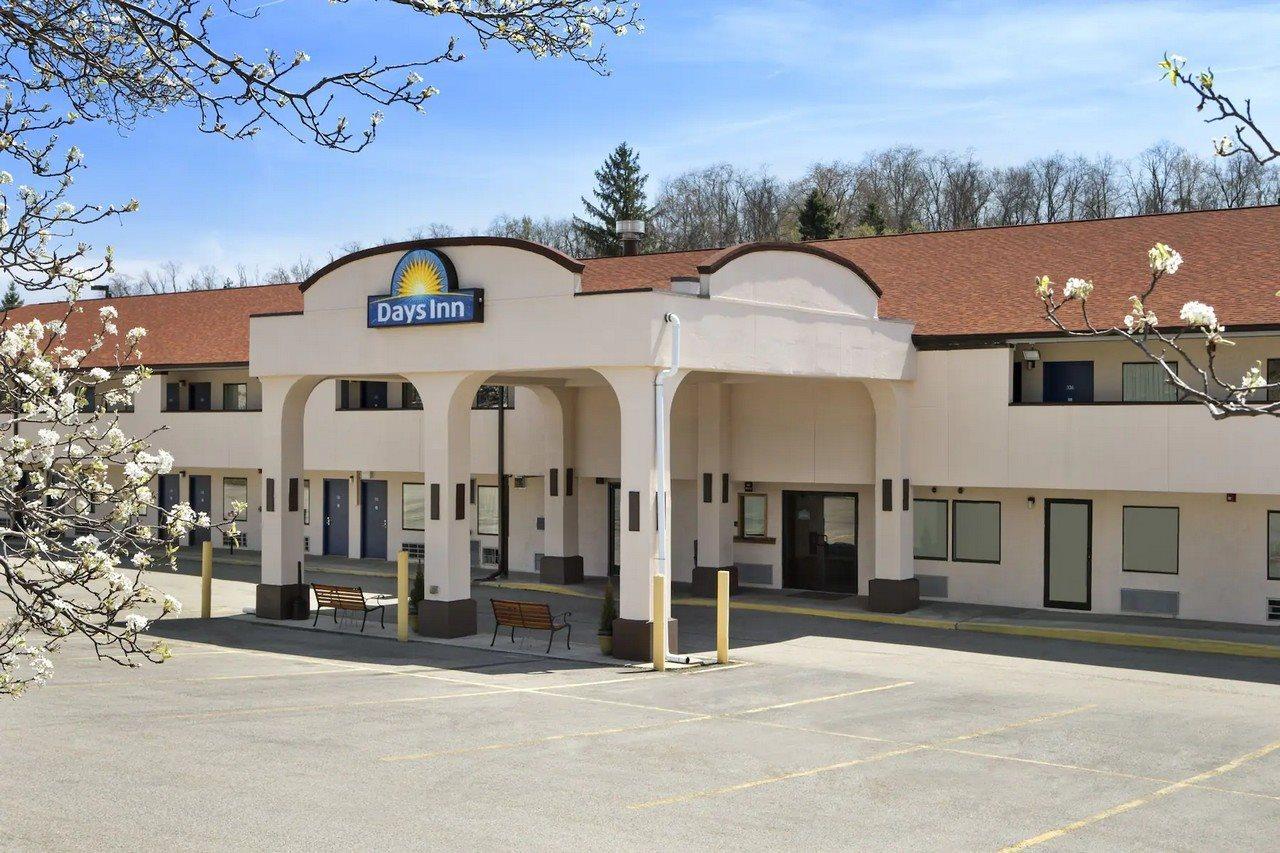 Rodeway Inn & Suites Monroeville-Pittsburgh Exterior photo