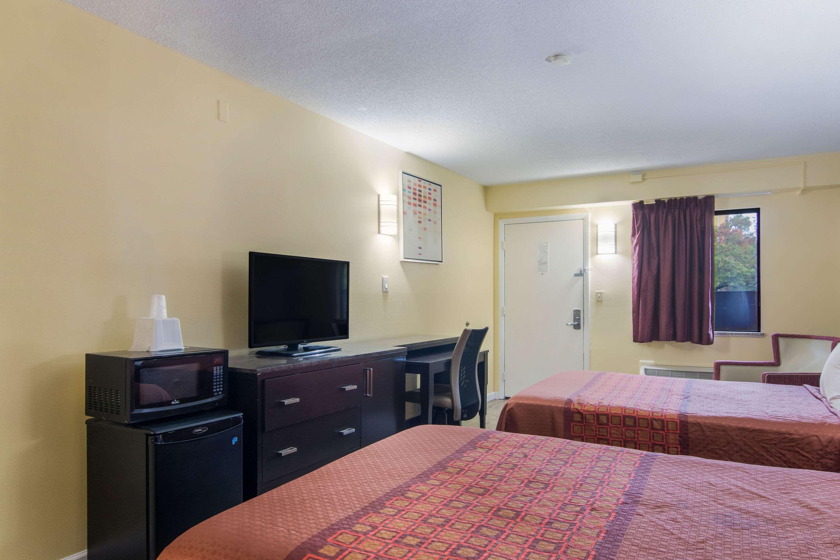 Rodeway Inn & Suites Monroeville-Pittsburgh Exterior photo